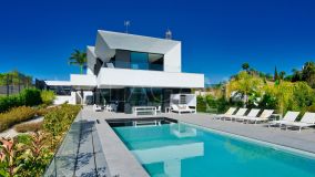Villa for sale in Bel Air, Estepona East
