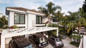 Villa for sale in Los Monteros with 5 bedrooms