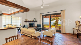 Buy villa in La Mairena