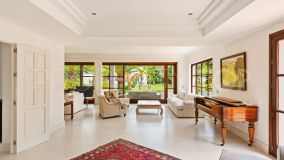 Villa de 6 dormitorios a la venta en Guadalmina Baja