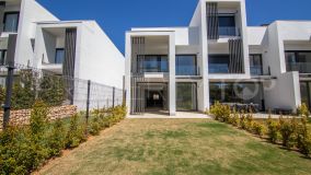 For sale town house in San Roque Club with 3 bedrooms