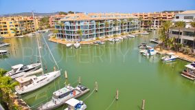 Bright penthouse in La Marina de Sotogrande