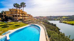 Luxury apartment with 3 bedrooms on the 2nd line of golf in Los Gazules close to the International School