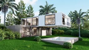 Villa for sale in Estepona Golf, Estepona West