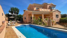 Detached villa with private pool and garage in the Atalaya area.