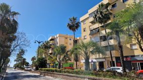 Spectacular spacious and bright apartment, totally refurbished, in the best location in Estepona, in the Avenue Juan Carlos I, in front of the new Town Hall of Estepona and the future new pedestrian boulevard