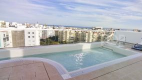 Newly built flat in residential complex with garage and pool in the centre of Estepona.