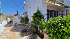 Town House for sale in Guadalobon, Estepona West