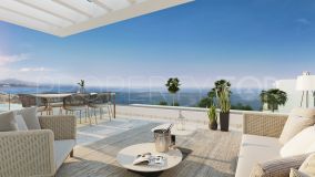 Nueva promoción de apartamentos y áticos en construcción a 250 m de la playa en la zona de Casares Costa.