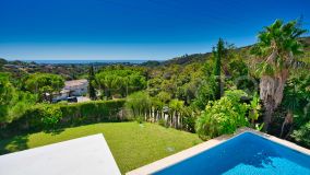 Buy villa in Forest Hills