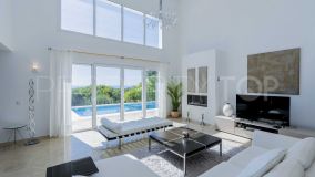 6 bedrooms villa in Forest Hills for sale