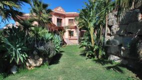 Villa for sale in Estepona