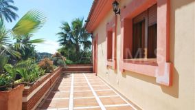 Villa for sale in Estepona
