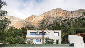 Comprar villa con 4 dormitorios en Partida Montgo