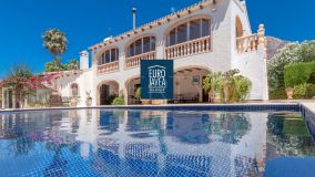 Mediterranean style villa for sale exclusively in Jávea, in Montgó Valls