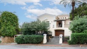 Villa for sale in Bellevue, Nueva Andalucia