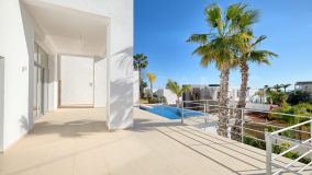 Villa for sale in Puerto del Capitan, Benahavis