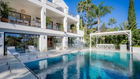 Villa for sale in El Herrojo, Benahavis