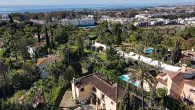 Villa en venta en Nueva Andalucia, Marbella