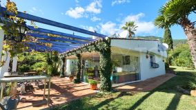 Finca de 2 dormitorios a la venta en Los Reales - Sierra Estepona