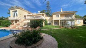 Villa for sale in Guadalmina Baja with 8 bedrooms