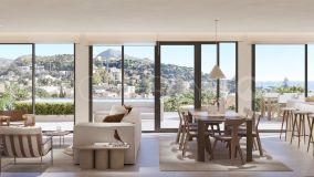 Elegante triplex de 4 dormitorios con vistas al mar en Málaga