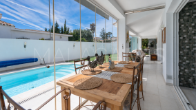 Villa for sale in Beach Side New Golden Mile, Estepona Öst