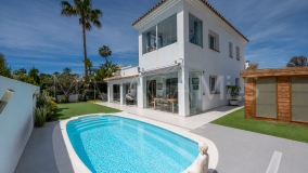 Villa for sale in Beach Side New Golden Mile, Estepona Öst