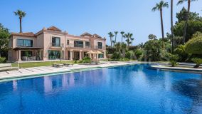 Villa en venta en Beach Side New Golden Mile, Estepona Este