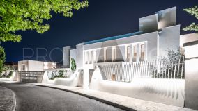 Buy villa in Nueva Andalucia