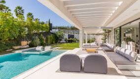 Villa en venta en Nueva Andalucia, Marbella