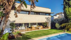 Nueva Andalucia 4 bedrooms villa for sale