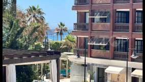Maravilloso apartamento de 3 dormitorios en primera línea de playa en complejo cerrado de lujo: Casa Nova, Puerto Banus, Marbella