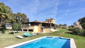 Villa for sale in El Padron, Estepona Est