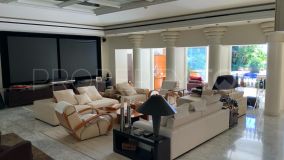 Buy Nagüeles villa with 4 bedrooms