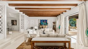 Villa for sale in El Paraiso Playa, Estepona Öst