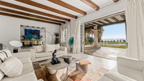 Villa for sale in El Paraiso Playa, Estepona Öst