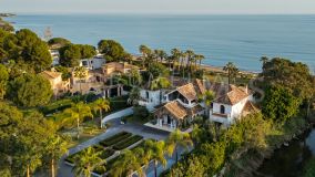 Villa for sale in El Paraiso Playa, Estepona Öst