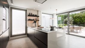 Villa for sale in Altos del Paraiso, Benahavis