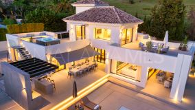 Villa for sale in Los Naranjos Golf, Nueva Andalucia