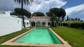 Villa for sale in El Paraiso, Estepona Est