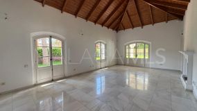 Villa for sale in El Paraiso, Estepona Est