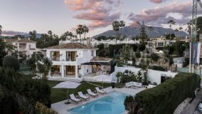 Villa for sale in Las Brisas, Nueva Andalucia