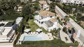 Villa for sale in Las Brisas, Nueva Andalucia
