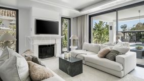 Villa for sale in Parcelas del Golf, Nueva Andalucia