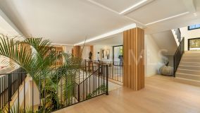 Villa for sale in Aloha, Nueva Andalucia