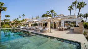 Villa for sale in Aloha, Nueva Andalucia