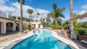 Villa en venta en El Padron, Estepona Este