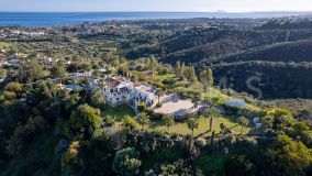 Villa for sale in El Padron, Estepona Est