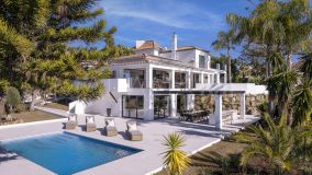 Villa for sale in Altos del Paraiso, Benahavis